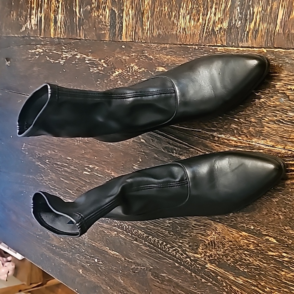 Andre Assous all leather stretch boots ankle 7